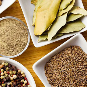 Kis tasakos fűszerek